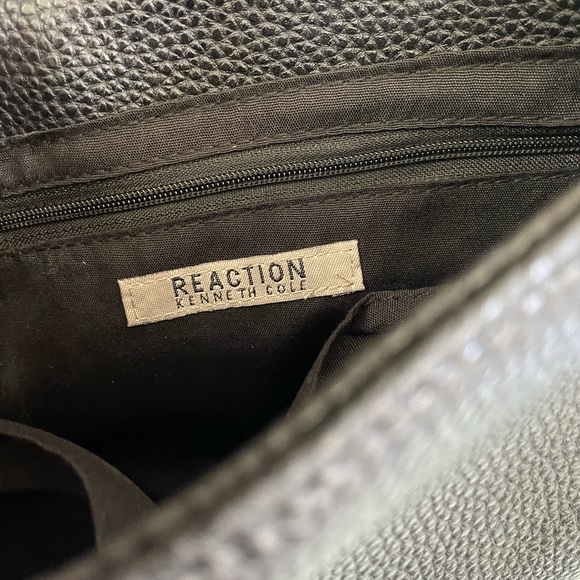 BNWT Kenneth Cole Reaction Black Mini Saddle Crossbody - Picture 3 of 7